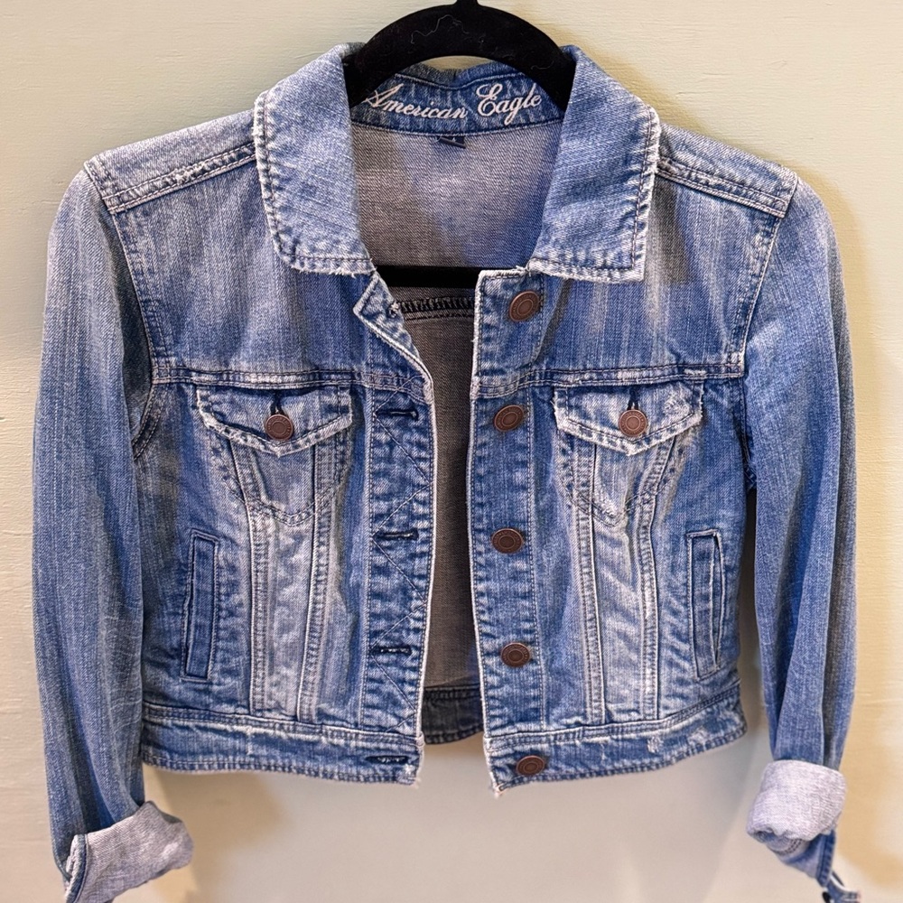 American Eagle Outfitters Blue Cropped Jean Jacket